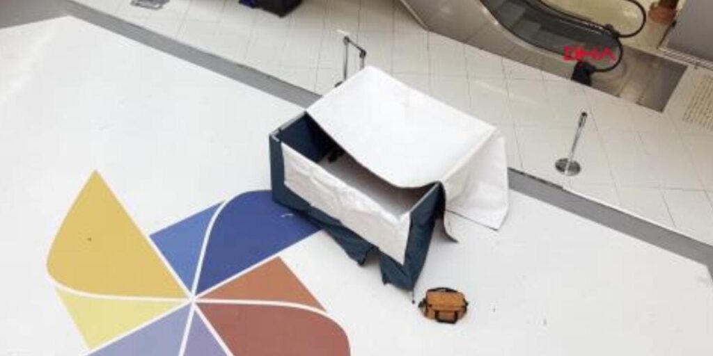 Bursa’da AVM’nin yemek katından beton zemine düşen genç hayatını kaybetti