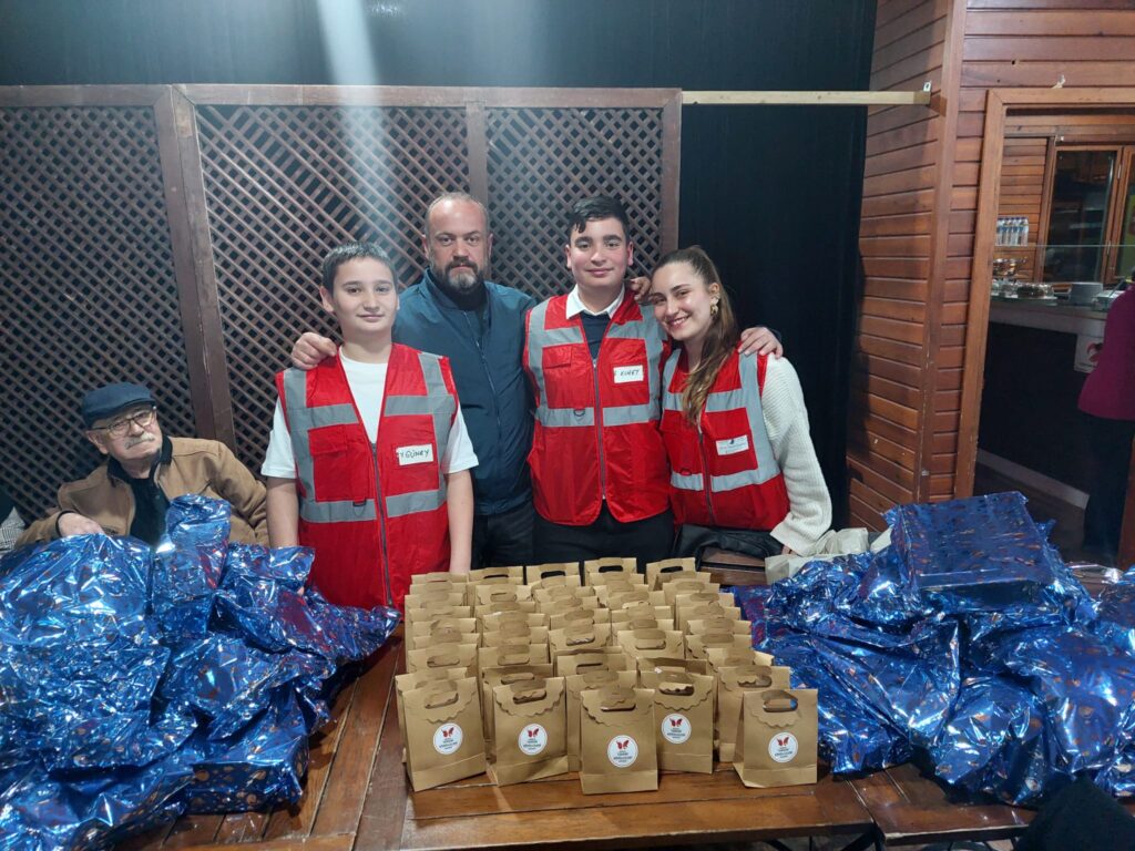 Gemlik’te Dayanışmanın En Güzel Örneklerinden Biri: 65 Aile Aynı Sofrada Buluştu