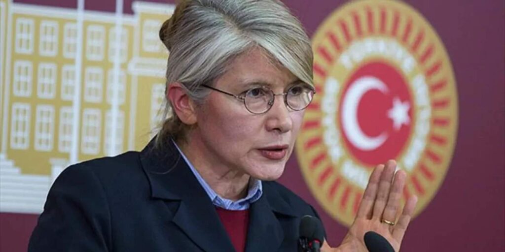 Emine Ülker Tarhan yeniden CHP’de
