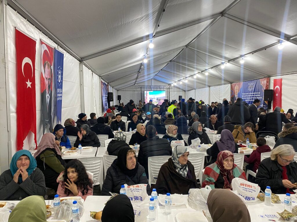 İnegöl’de 46 Bin Kişiye Yemek İkramı