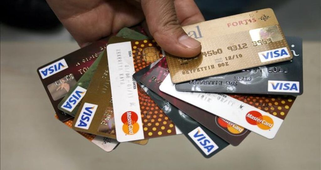 Kredi kartı kullanan her 2 kişiden biri kritik sınırı geçti