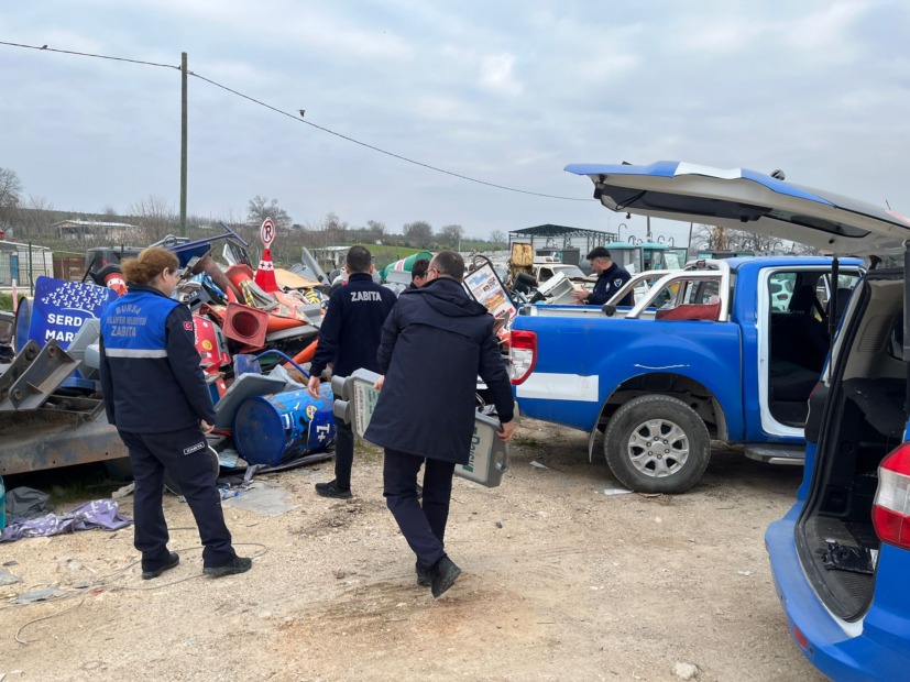 Nilüfer’de yaya yolları işgallerden arındırıldı  