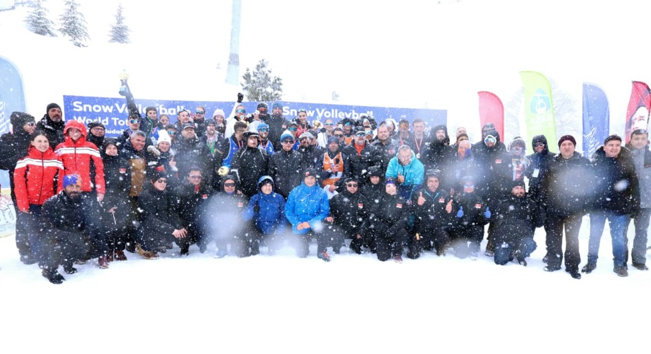 Osmangazi’den Uludağ’da Nefes Kesen Kar Voleybolu Şöleni