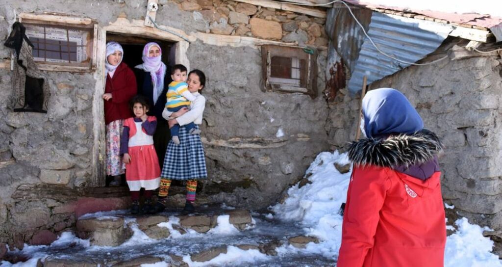 Türkiye yardımla ayakta duruyor