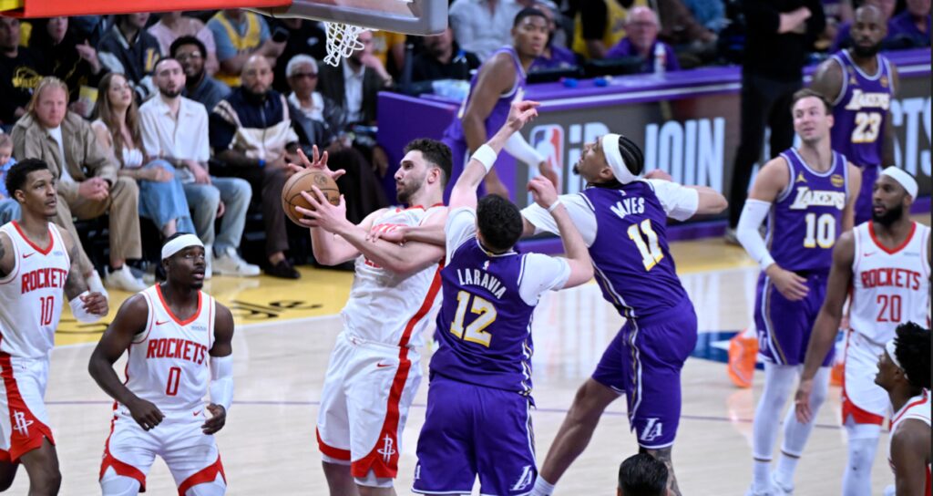 Alperen Şengün, Lakers’a tek başına direndi