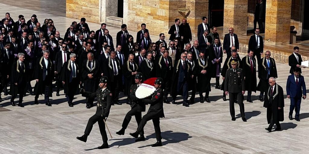 AYM’den Anıtkabir’e ziyaret