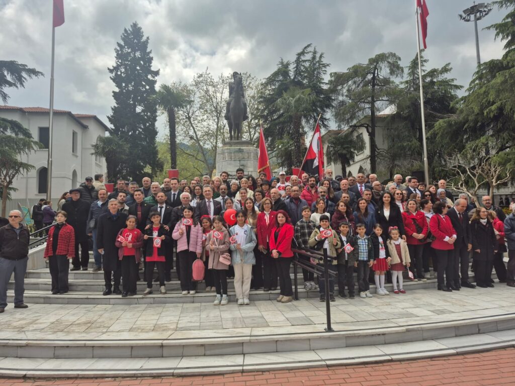 “Egemenlik Halkındır, En Büyük Sorumluluk Çocukları Yaşatmaktır”