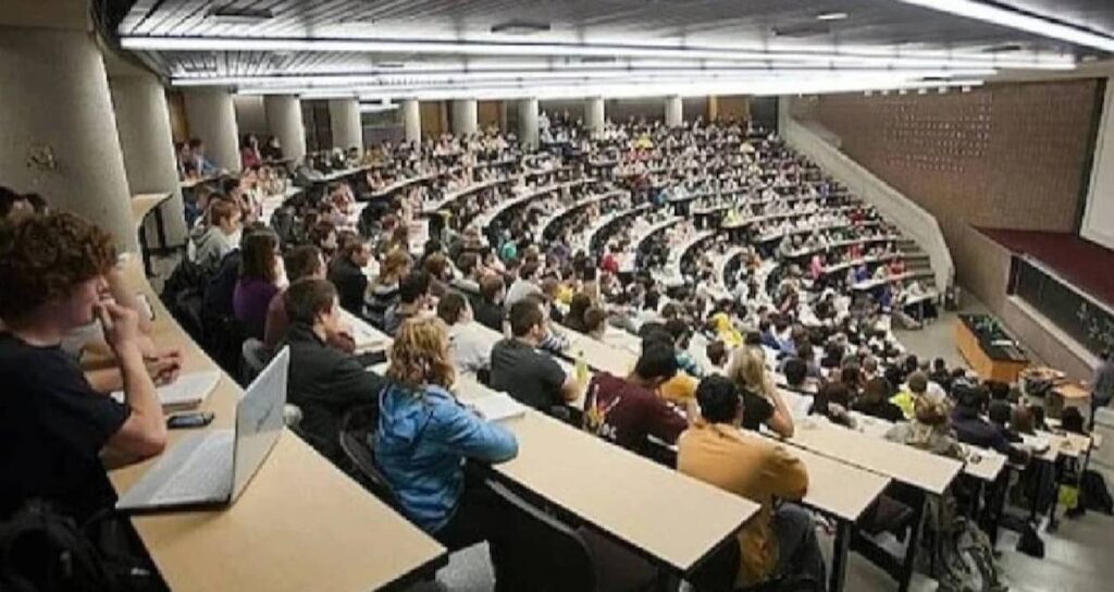 Okullara zam yağdı yurt dışı ucuz kaldı