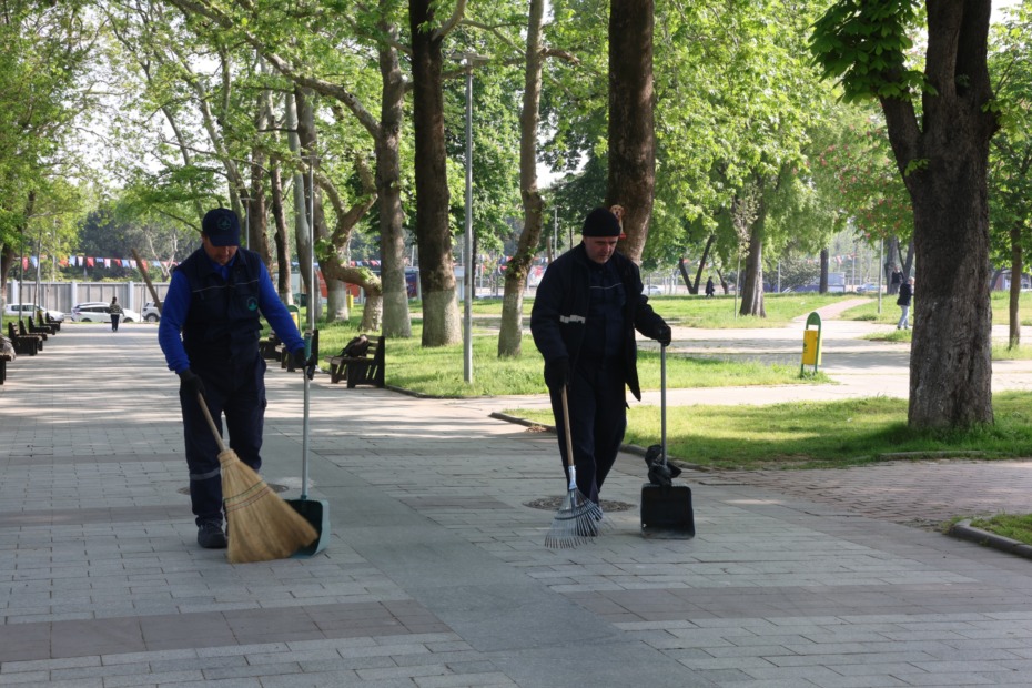 Osmangazi Belediyesi’nden Parklara Günlük Bakım Dokunuşu