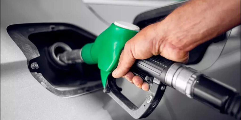 Tabelada zam yok ama petrol fiyatları aldı başını gidiyor