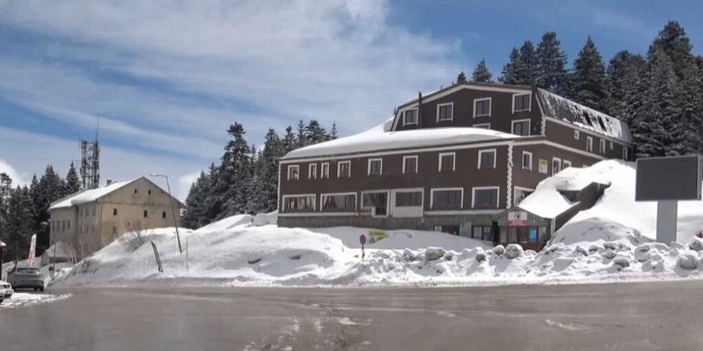 Uludağ’da şaşırtan görüntü! Oteller birer birer kapandı