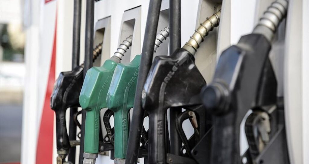 Yarın gece yarısı akaryakıta tarihin en büyük zammı geliyor