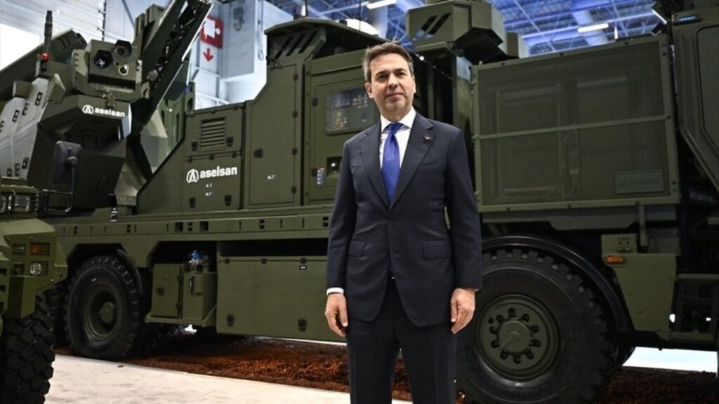 Bakan Bayraktar SAHA 2026’yı ziyaret etti