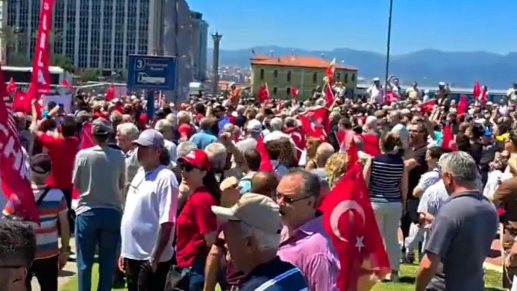 CHP’de Kurultay Krizi ve Meydan Tepkileri