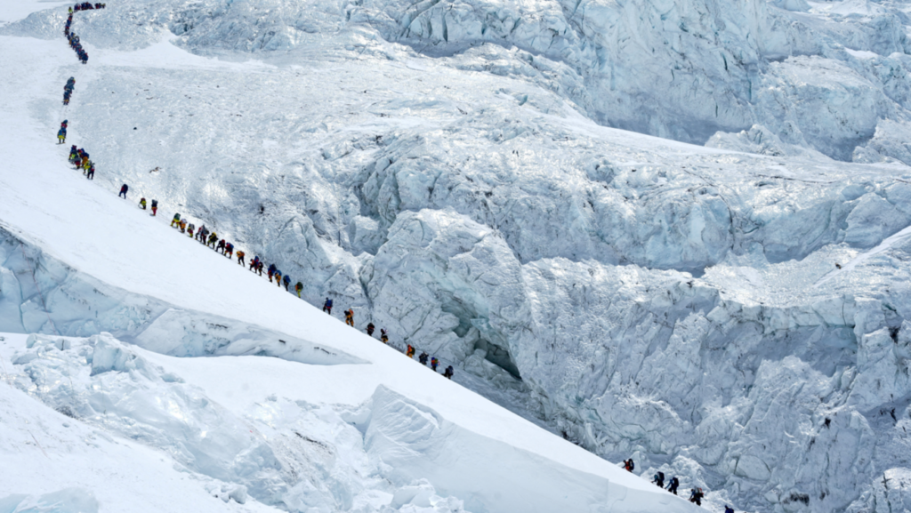 Everest’te Günlük Zirve Rekoru Kırıldı