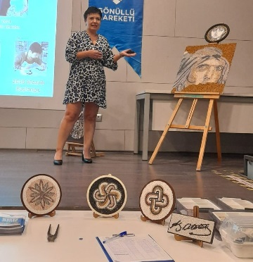 Sanatın taşlara işlediği iyilik: Gönüllü Hareketi’nde “Mozaik Söyleşisi”