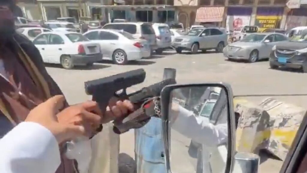 Yemen’de Sokaklarda Silah Ticareti