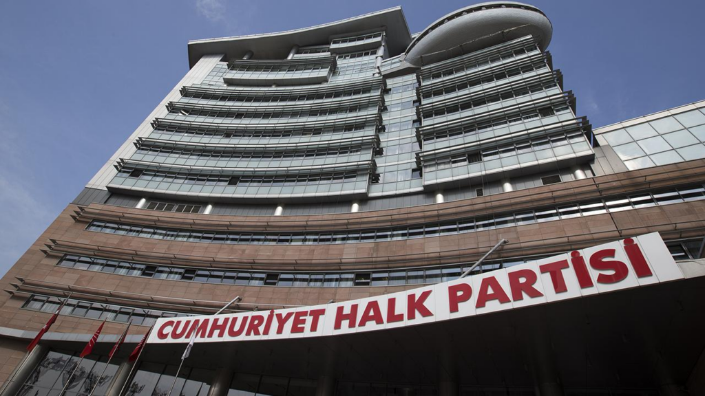 CHP’de Grup Başkanı ve Kurultay Tartışmaları Sürüyor