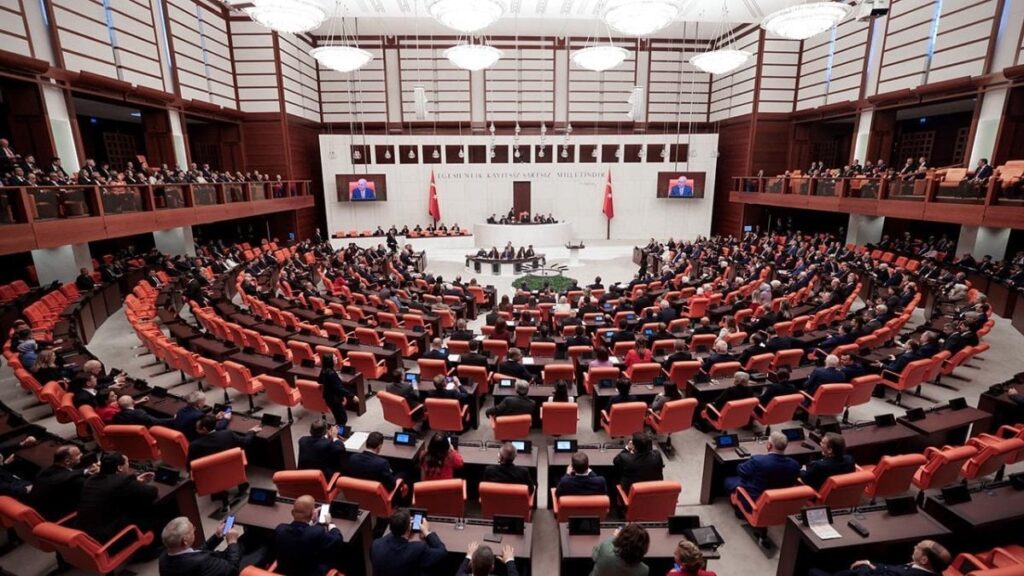 Meclis’te Emniyet ve İnternet Düzenlemeleri Kabul Edildi