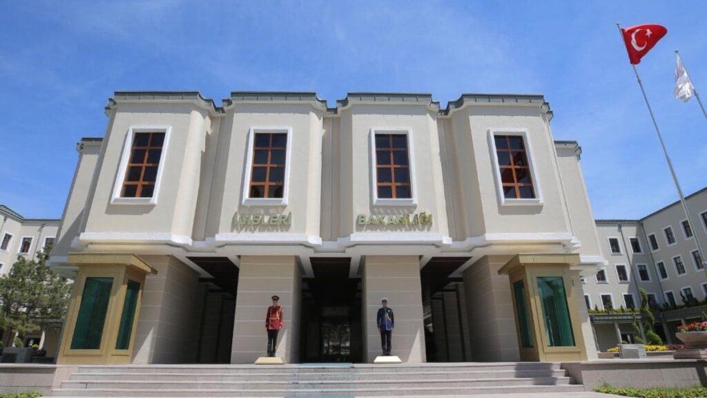 Mülki İdarede Yeni İlçe ve Vali Yardımcısı Düzenlemeleri