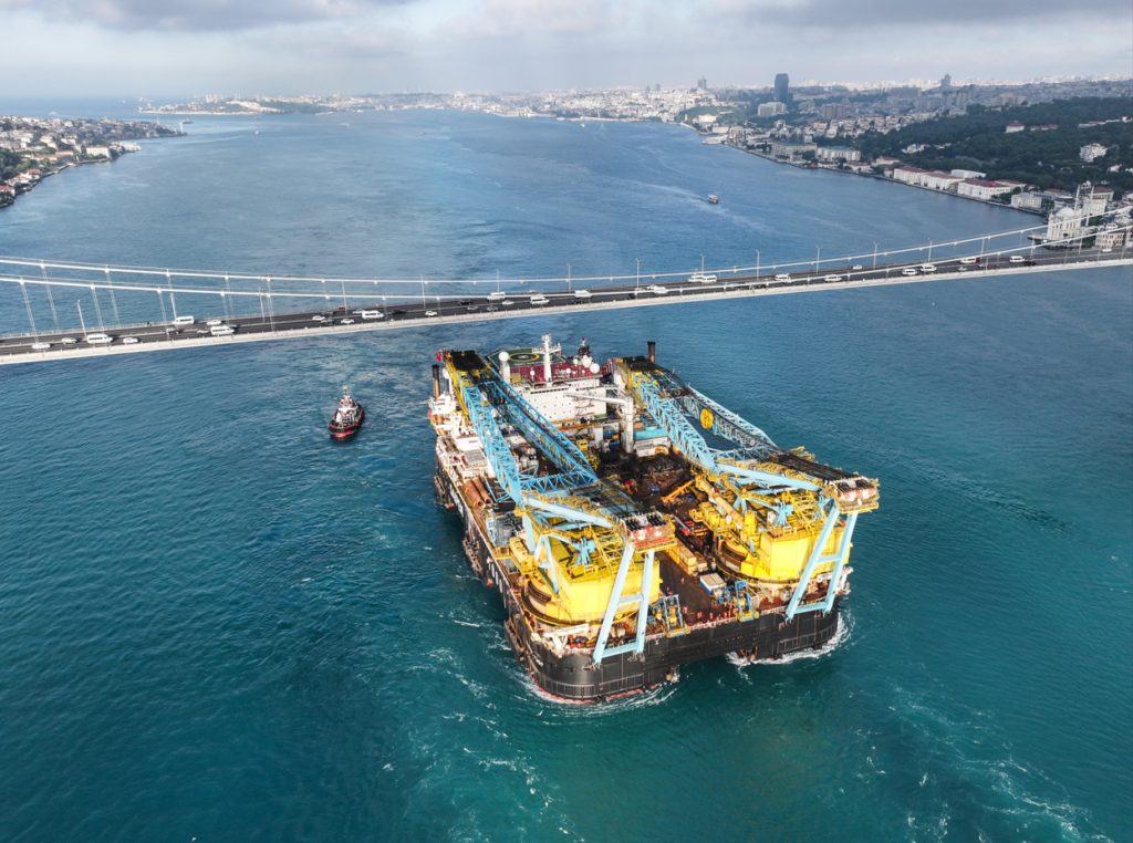 Saipem 7000 İstanbul Boğazı’ndan Geçiş Yaptı