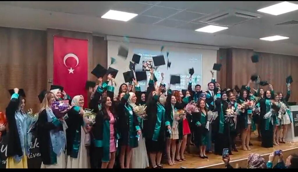 BTÜ’de Mezuniyet Coşkusu: Genç Beyinler Geleceğe Uğurlandı