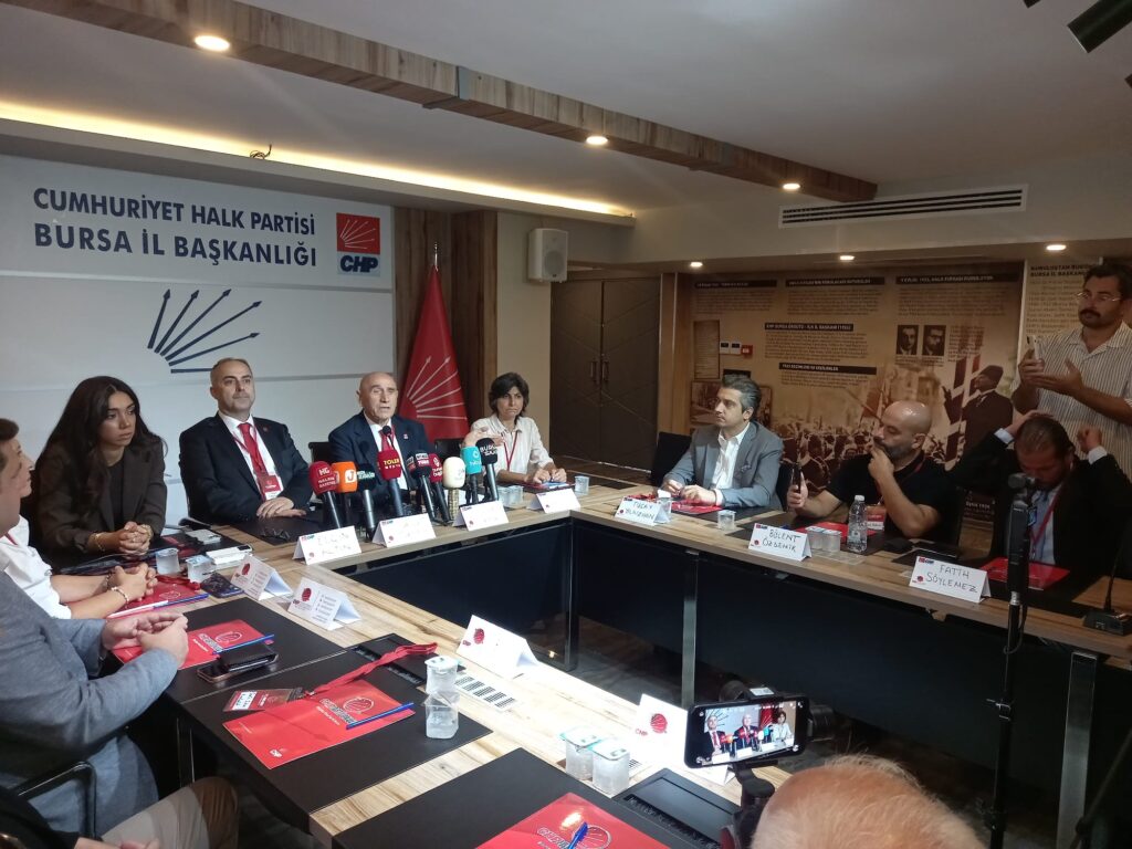 “Altı Ok’la Seçilen Belediye Başkanı Ayrılacaksa Makamını da Bırakmalıdır”