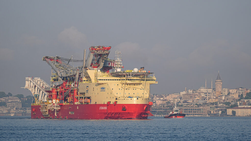 JSD6000 Boru Döşeme Gemisi İstanbul Boğazı’ndan Geçti