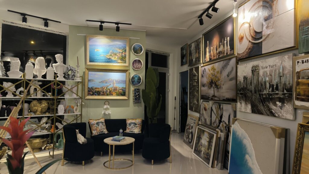 Ressam ve Grafik Sanatçısı Nagehan Çalışkan, Sanat Sarayı ile Bursa’da sanatseverleri farklı bir dünyaya davet ediyor