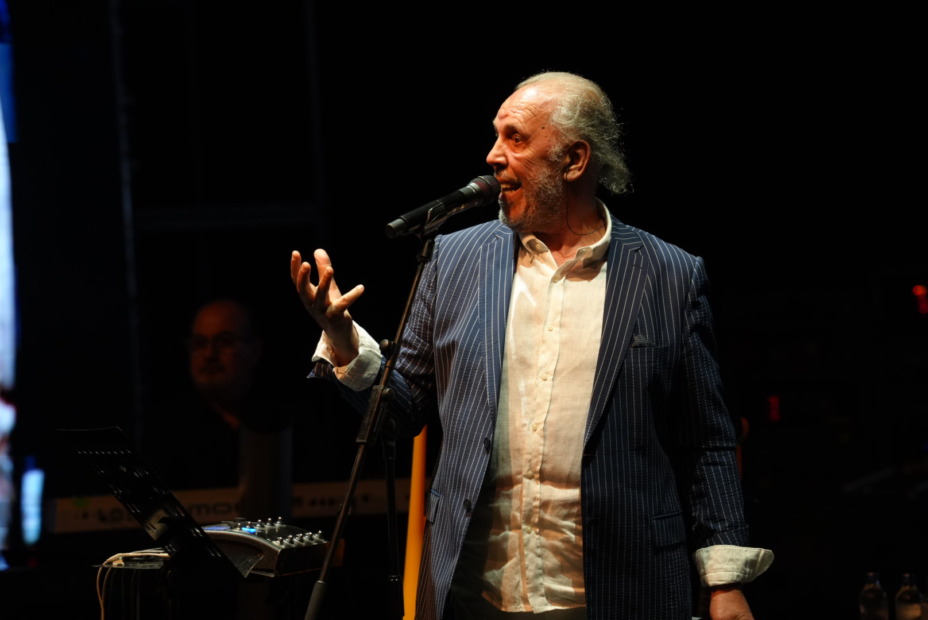 AÇIKHAVA’DA FATİH ERKOÇ’TAN ZAMANSIZ ŞARKILAR