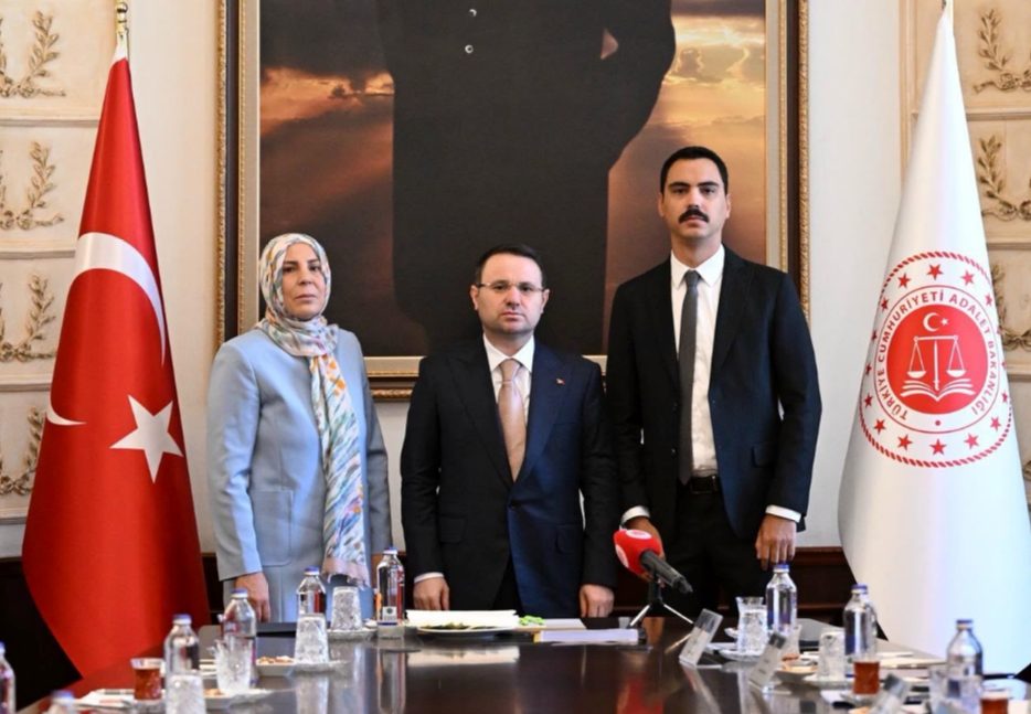 Adalet Bakanı ile Yazıcıoğlu Ailesinin Görüşmesi Devam Ediyor