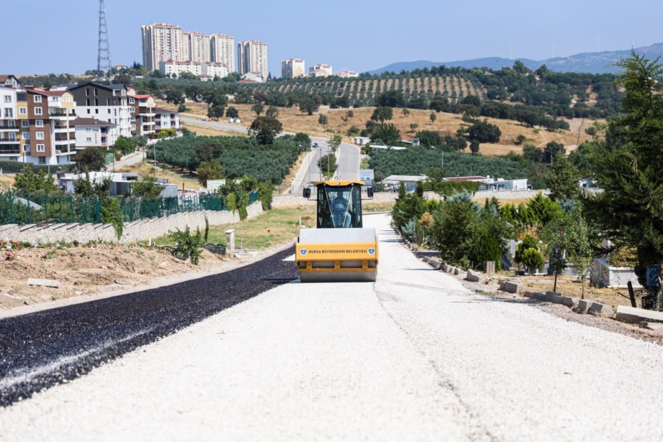 BURSA’DA MEZARLIK YOLLARI YENİLENİYOR