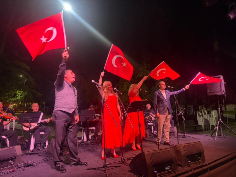 BURSA’DA ZAFER COŞKUSU TÜRK SANAT MÜZİĞİ KONSERİYLE SÜRDÜ