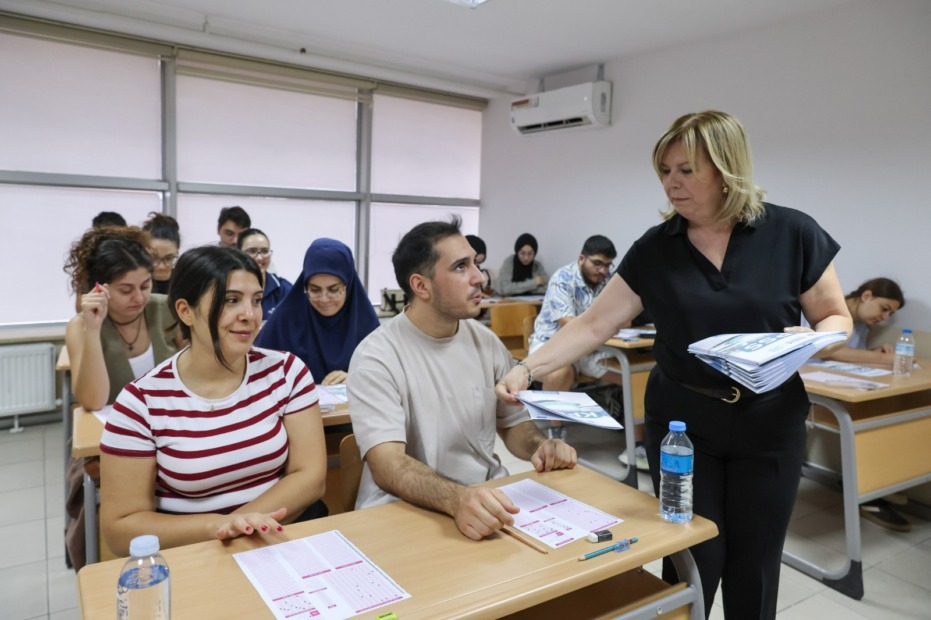 BÜYÜKŞEHİR’DEN MEMUR ADAYLARINA KPSS PROVASI