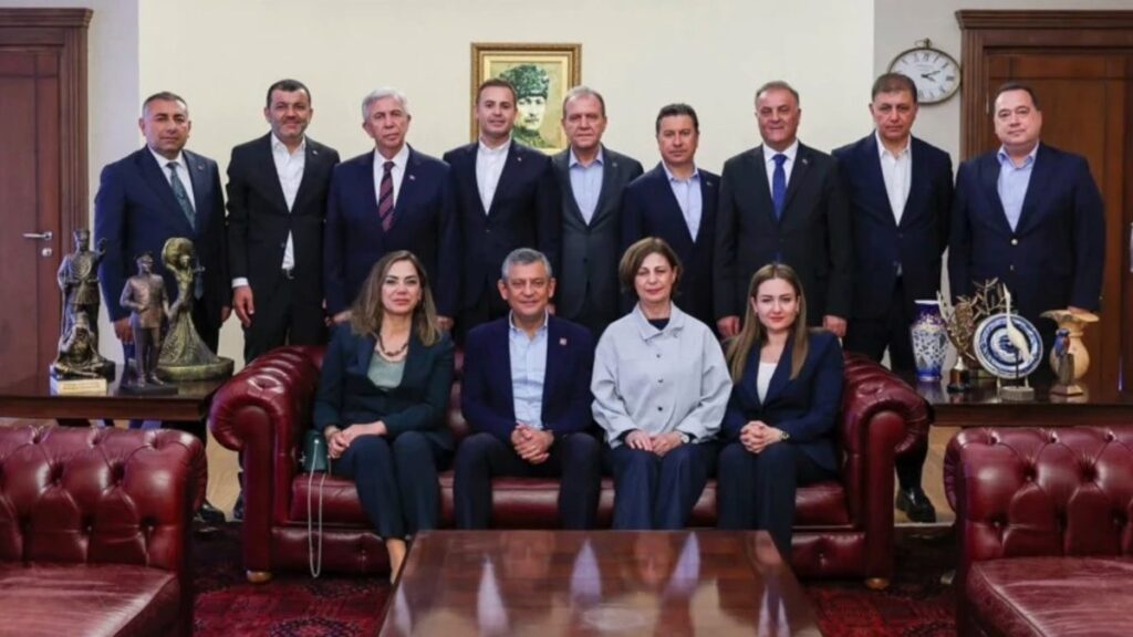 CHP’den ayrılıp Yeni Parti’ye geçen belediye başkanları