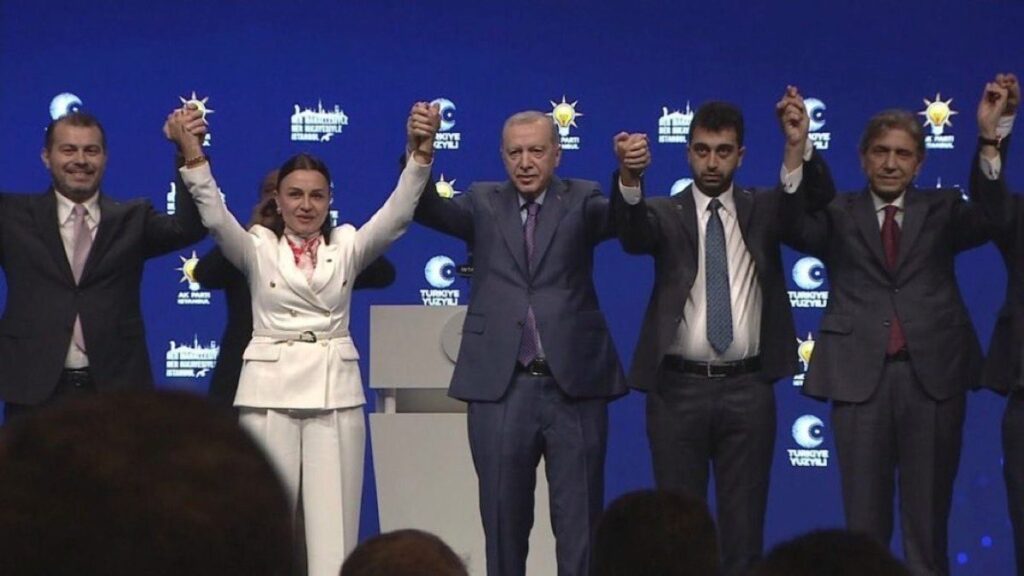 Erdoğan’ın Katıldığı AK Parti İl Danışma Meclisi ve Yeni Katılımlar