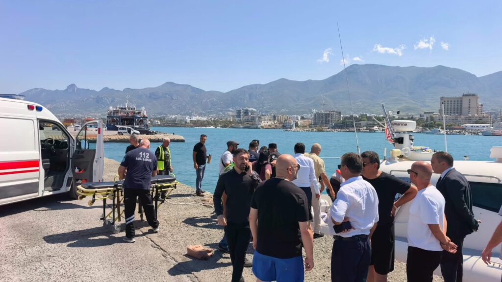 Girne Açıklarında Katamaran Alabora Oldu