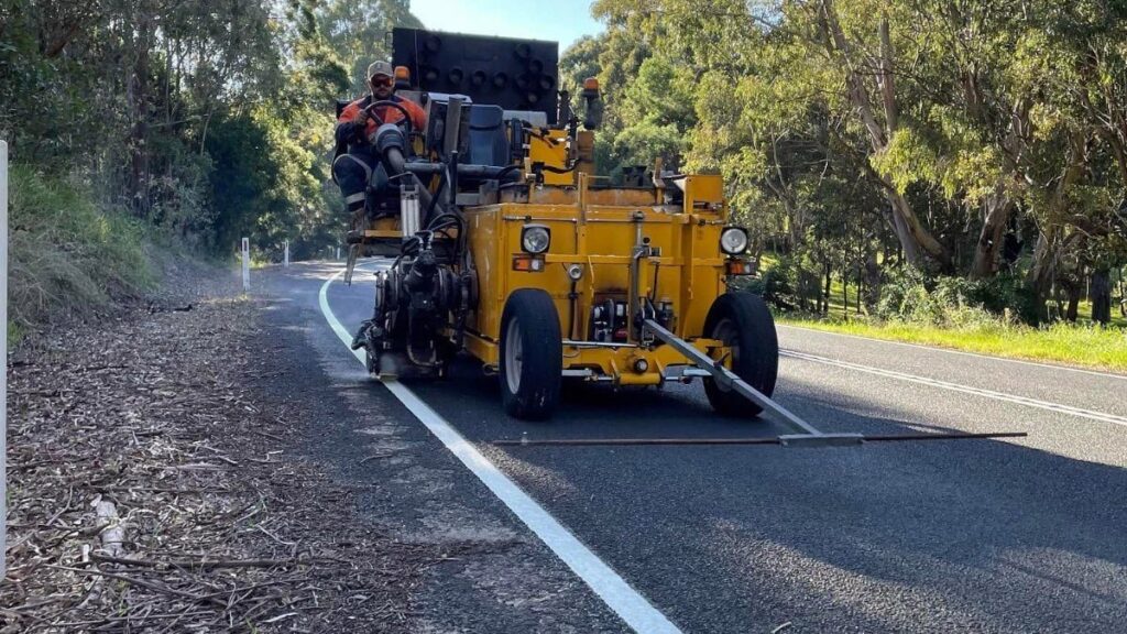 Güneş Enerjili Parlayan Yol Çizgileri