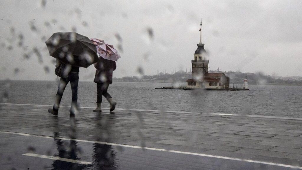 İstanbul’da Bunaltıcı Sıcaklık ve Sağanak Uyarısı