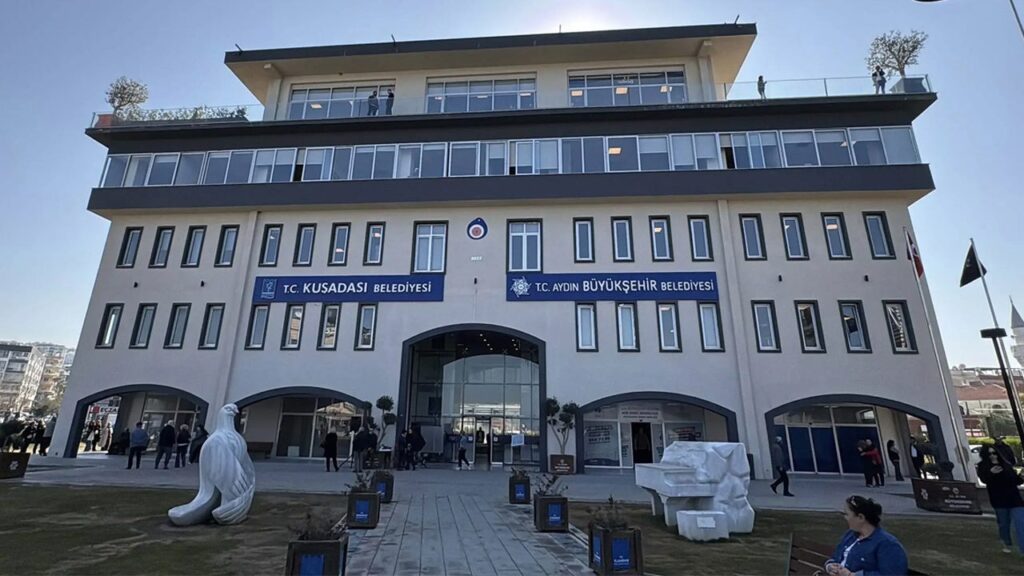 Kuşadası Belediyesi’ne Yolsuzluk Operasyonu