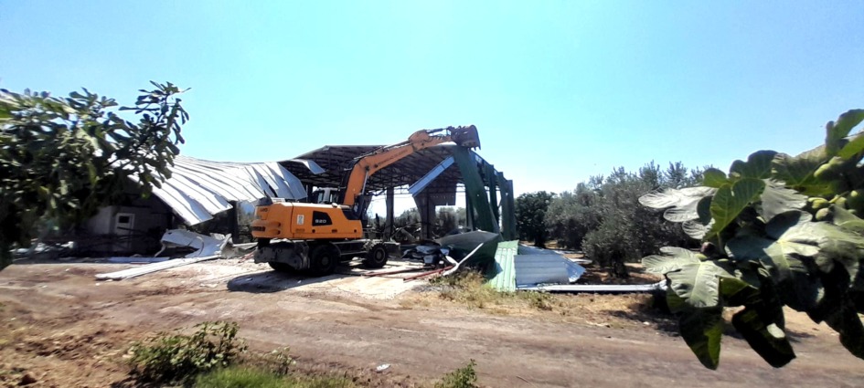 Osmangazi Belediyesi Tarım Alanına Kaçak Yapılan Depo Yıkıldı