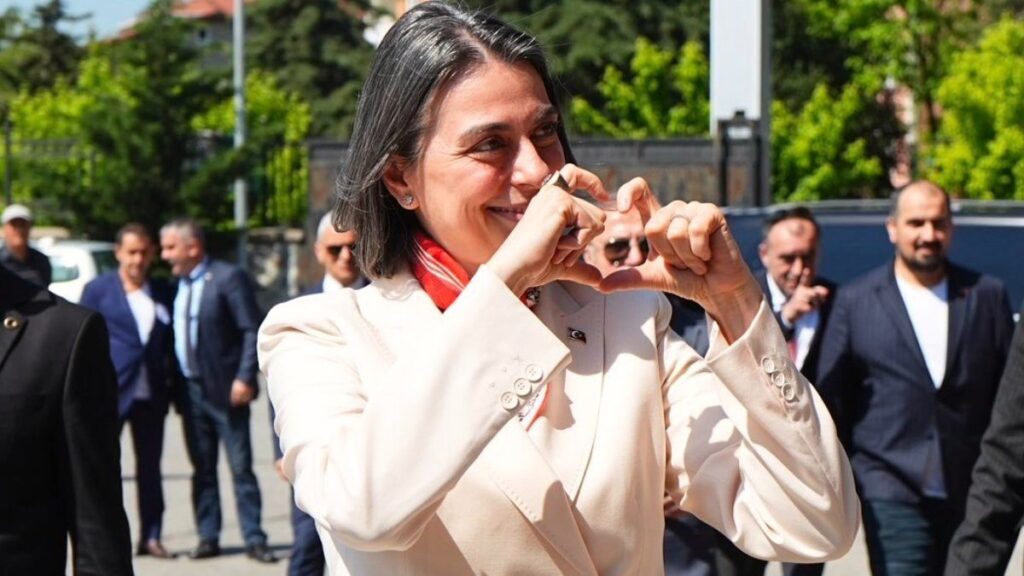 Üsküdar Belediye Başkanı Sinem Dedetaş Tutuklandı
