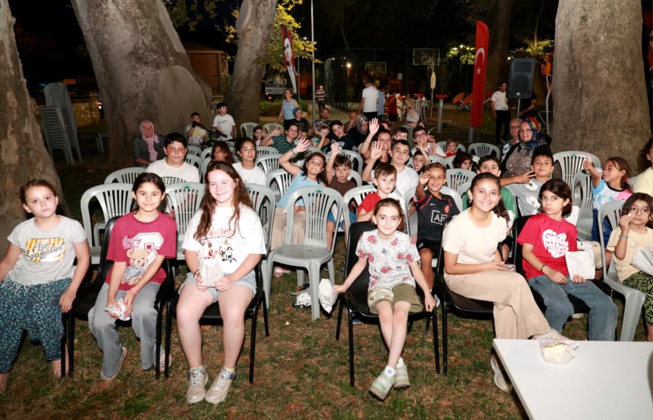 Yazlık Sinema Keyfi Bu Kez Veysel Karani Mahallesi’nde Yaşandı