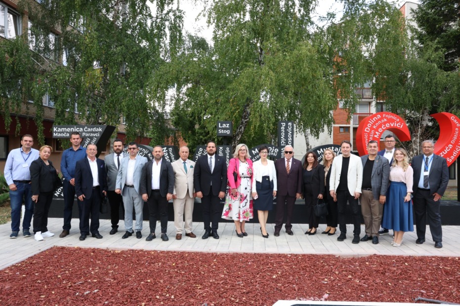 Başkan Şadi Özdemir Zavidovići’nin Şehir Günü törenlerine katıldı