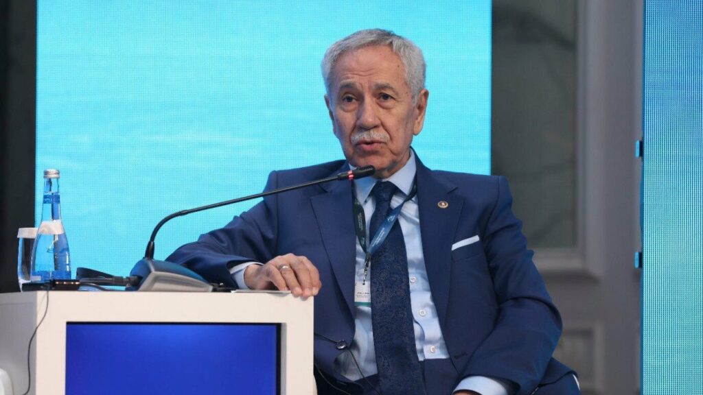 Bülent Arınç’a AK Parti’den Yoğun Arama