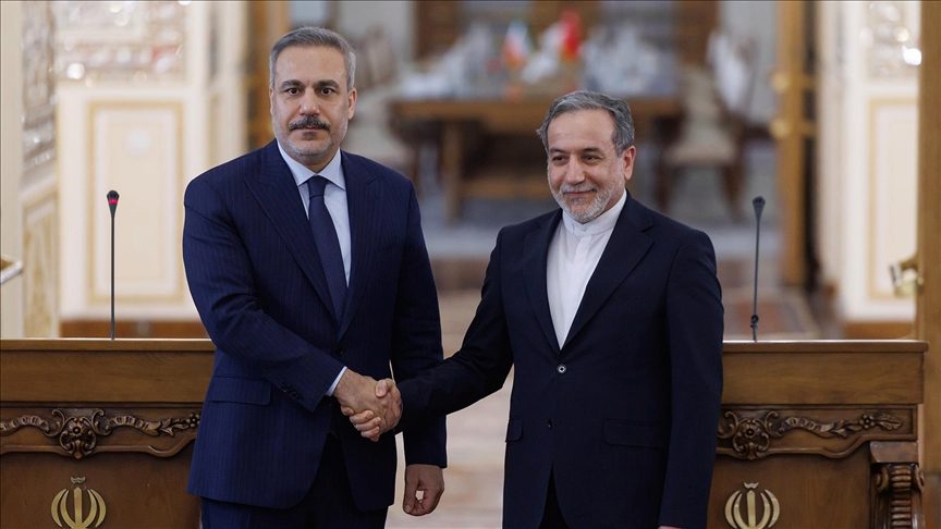 Hakan Fidan ile Abbas Erakçi telefonda görüştü