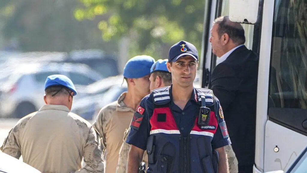 Menderes Belediyesi soruşturmasında avukat gözaltına alındı