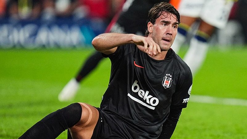 Vlahović’a 1 maç men verildi