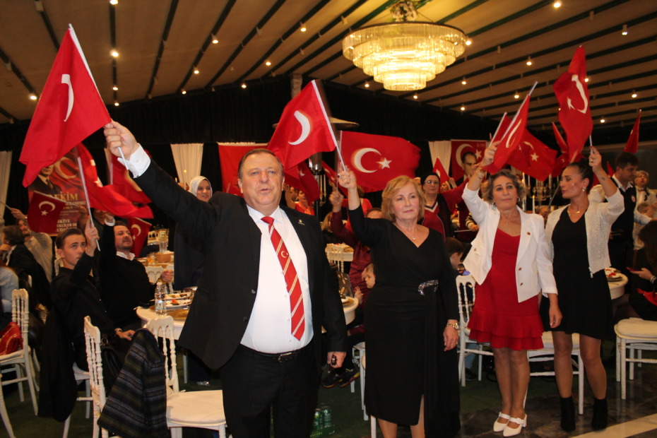 Bursalı Emekliler Cumhuriyetine Sahip Çıkıyor