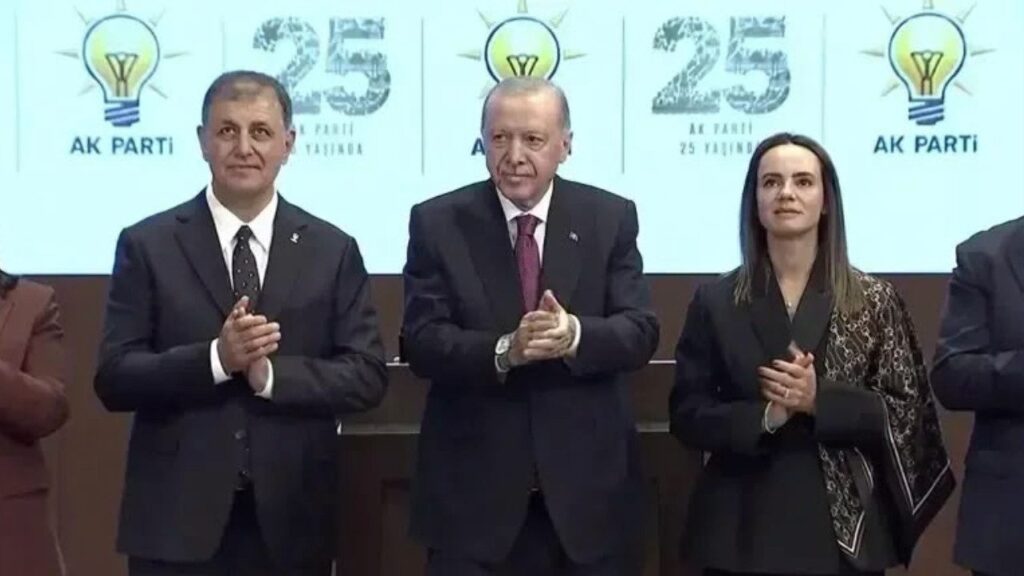 Cemil Tugay resmen AKP’ye katıldı